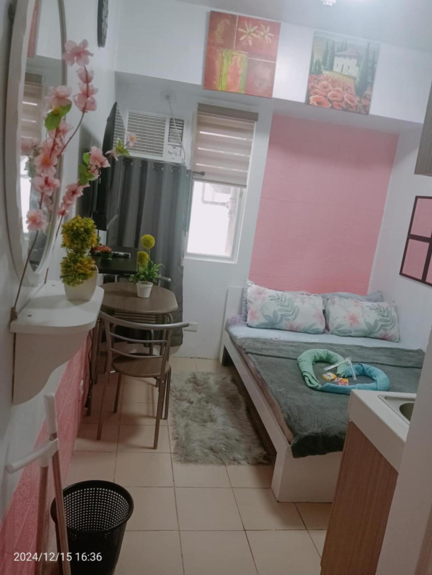 Urban Deca Staycation Mandaluyong ภายนอก รูปภาพ